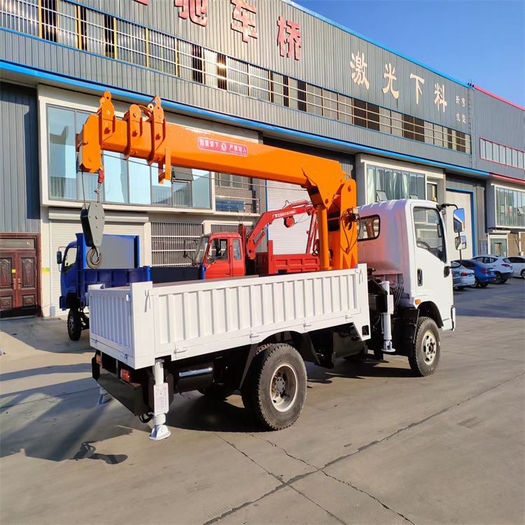 四子王旗三轮随车吊定制 农用改装机自备吊中瑞长期出售